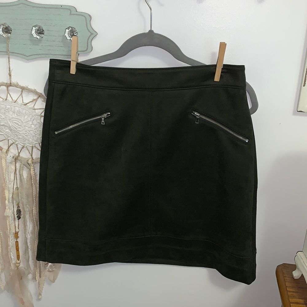 LOFT Olive Green Faux Suede Mini Skirt Womens 6 A-Line Utility Moto Zip Pockets